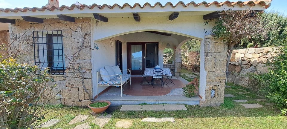 Property building, Patio, Garden, Dining area, Garden view