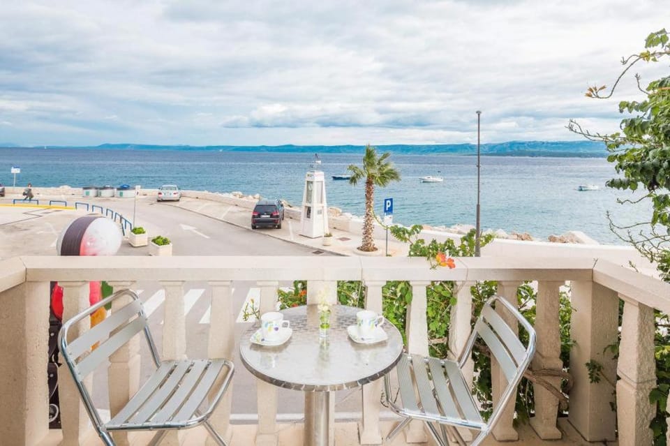 Apartment Riva Mare with Sea View in the center Apartment in Bol