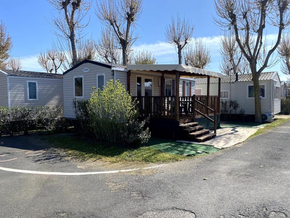Mobilhome élégance Campground/ 
RV Resort in Occitanie