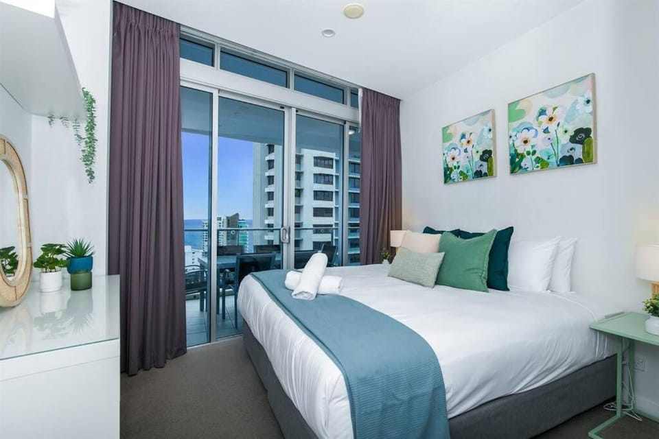 Bliss By The Ocean beautiful views, walk to beach! Apartment in Surfers Paradise