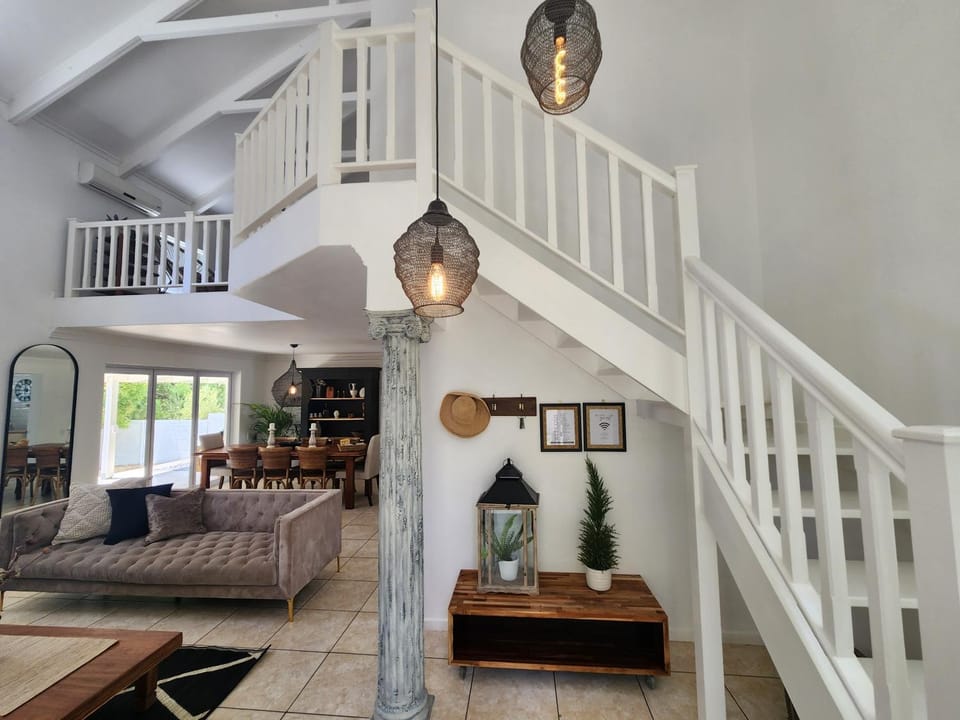 Facade/entrance, Living room, Seating area