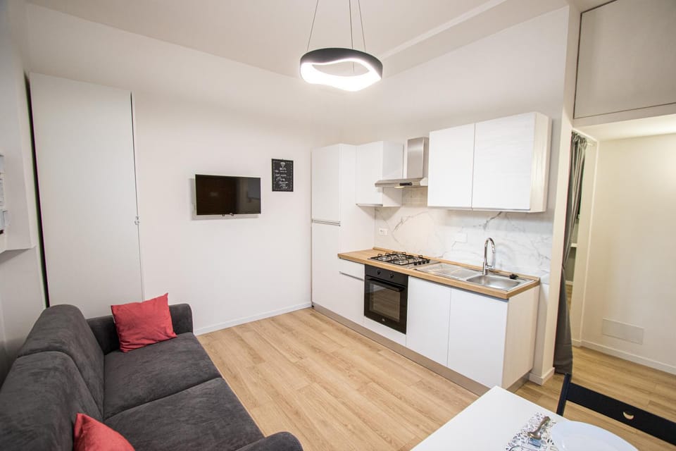 Kitchen or kitchenette, Seating area, stove