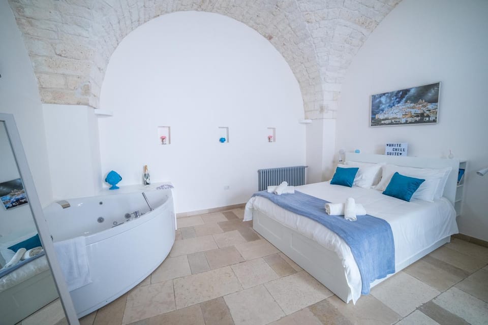 Bed, Living room, Photo of the whole room, Bedroom, towels