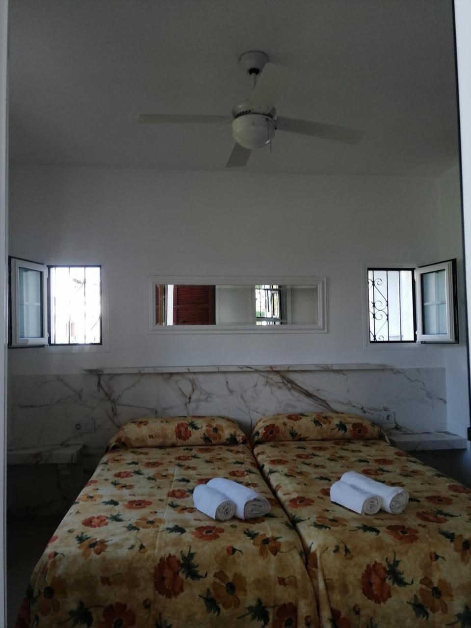Bed, Photo of the whole room, Bedroom, fireplace, towels