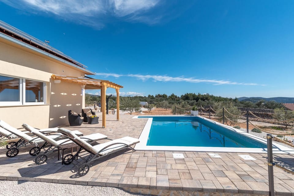 Patio, Day, Natural landscape, View (from property/room), Pool view, Swimming pool, sunbed