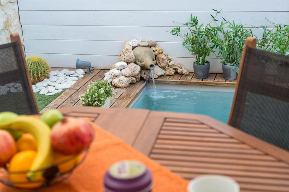 Day, Garden, Hot Tub, Hot Tub, Garden view, Pool view, Swimming pool