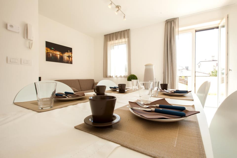 Kitchen or kitchenette, Seating area