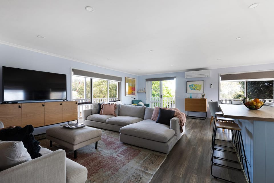 Deluxe family home near beach with views sleeps 10-12 House in Ocean Grove