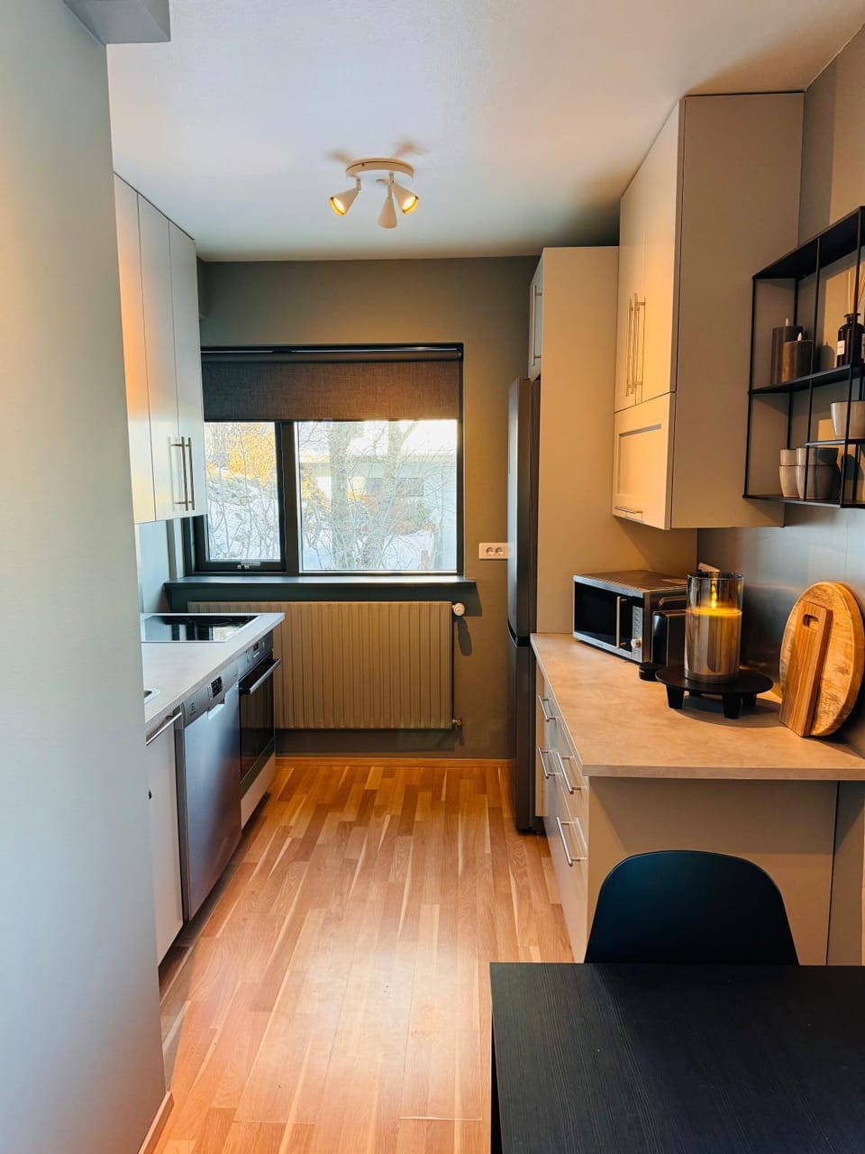 Coffee/tea facilities, dishwasher, microwave, pet friendly, stove, toaster