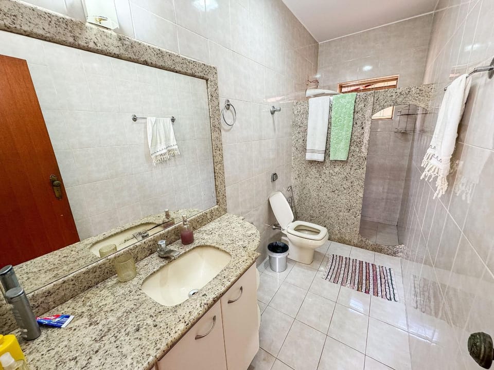 Shower, Toilet