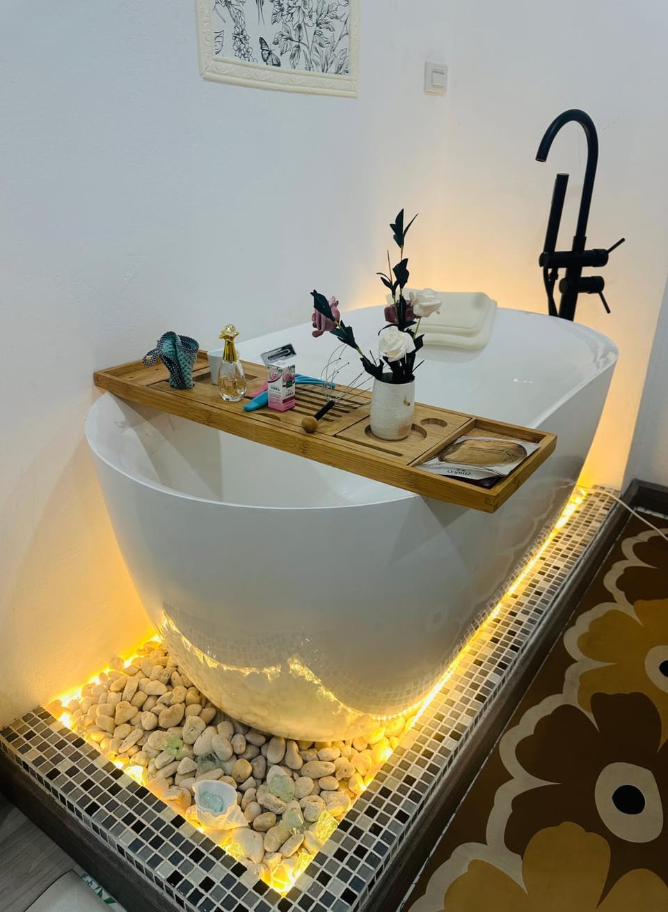 The most prosperous seaside seaview apartment in Jomtien(Tub, high speed Wi-Fi, Projector) Apartment in Pattaya City