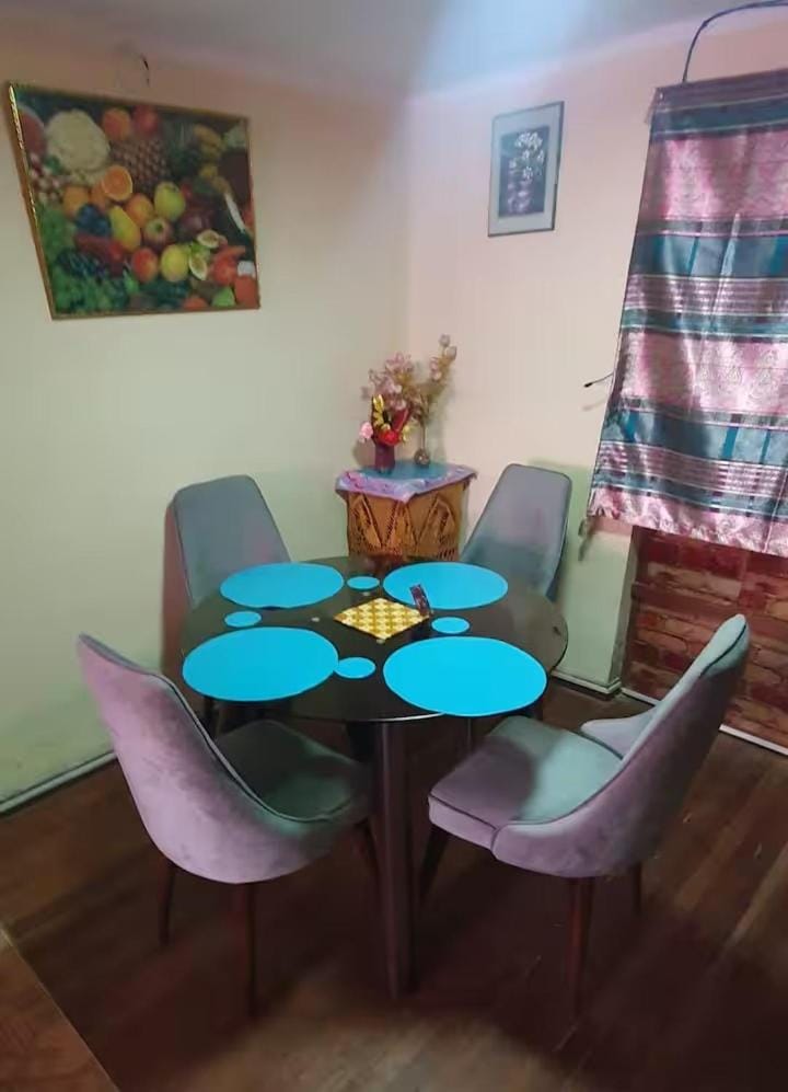 Dining area, Food