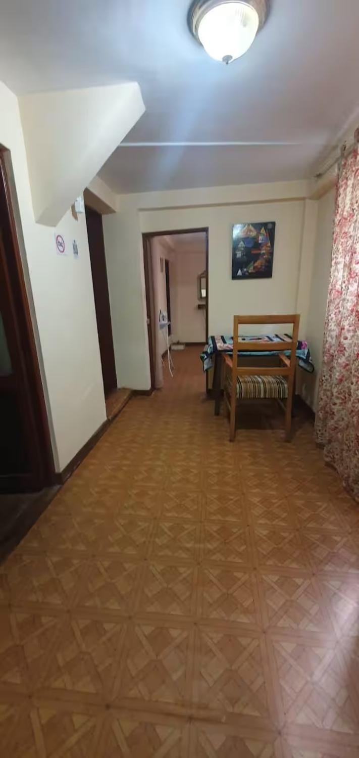 Photo of the whole room, Seating area