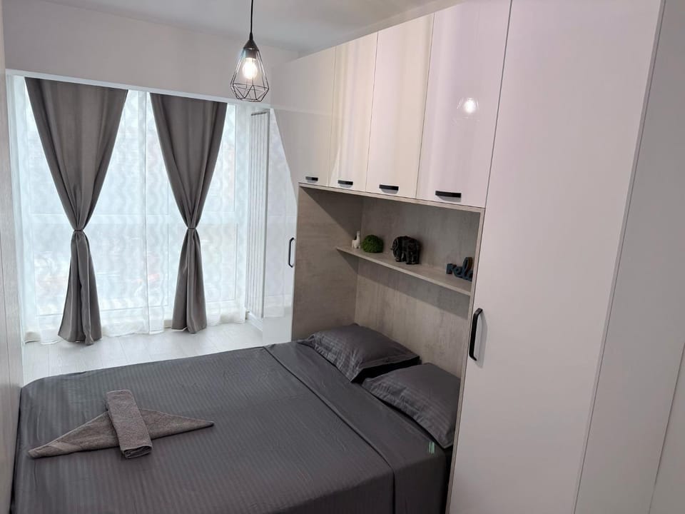 Bedroom, towels