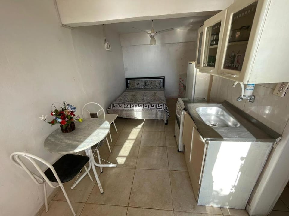 Kitchen or kitchenette, Dining area, minibar, oven, pet friendly, stove