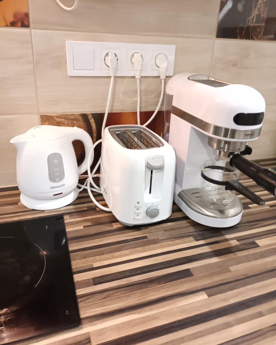 Coffee/tea facilities, toaster