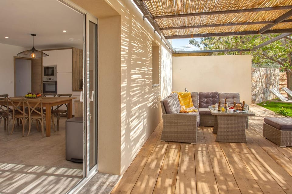 Patio, Day, Balcony/Terrace, Living room, Seating area, Dining area