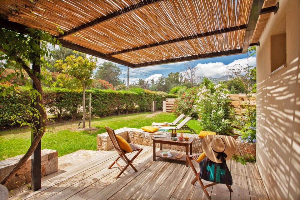 Patio, Day, Garden, Dining area, Garden view