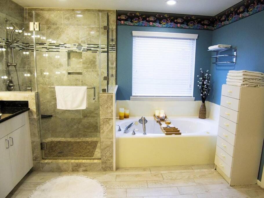 Lei by the Sea with elevator House in Hitchcock