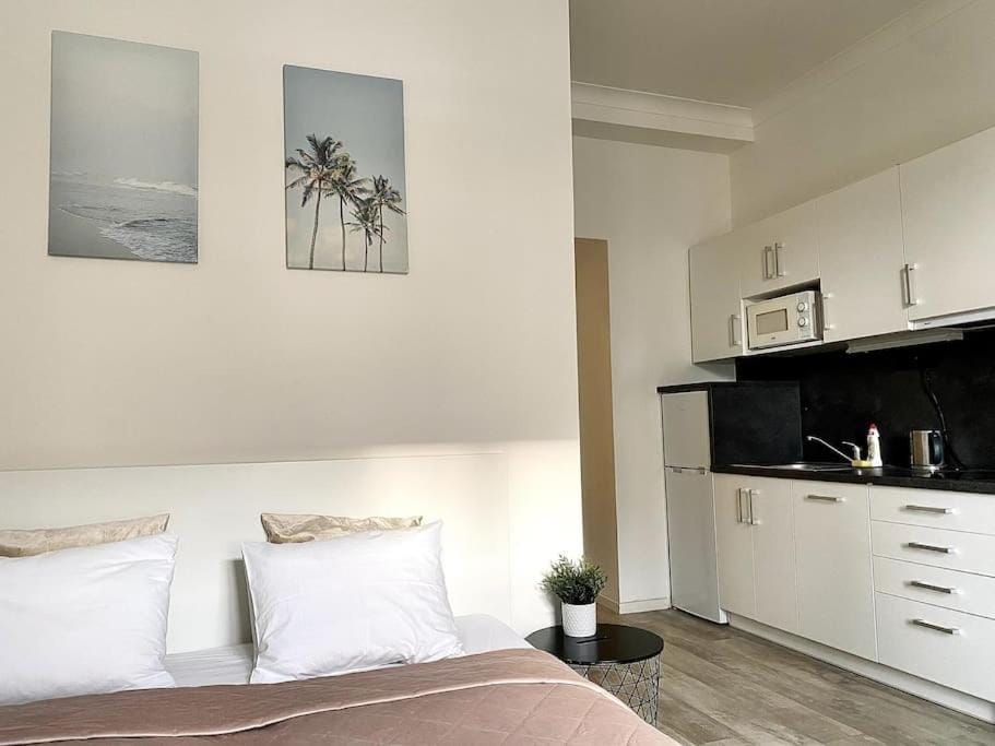 Bed, Kitchen or kitchenette