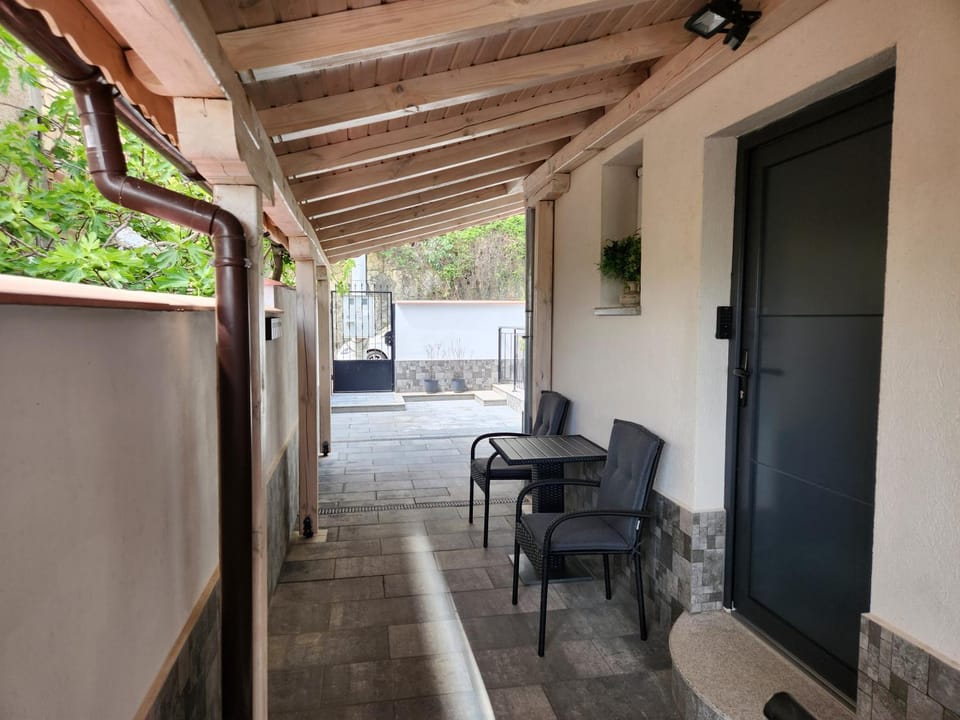 Patio, Facade/entrance, Day