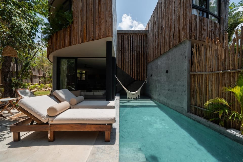 Photo of the whole room, Swimming pool