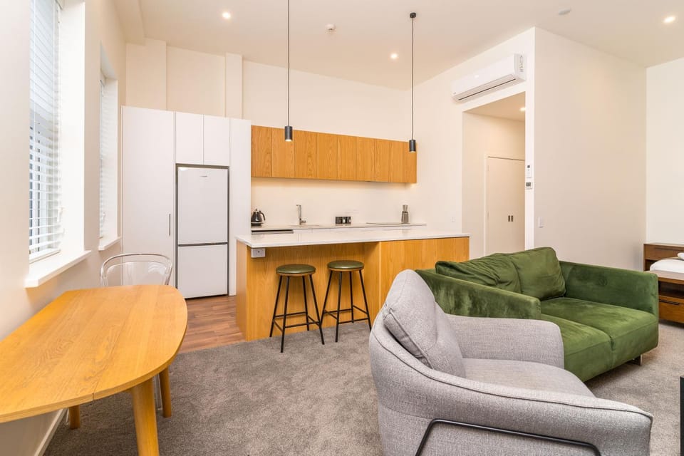 Seating area, kitchen