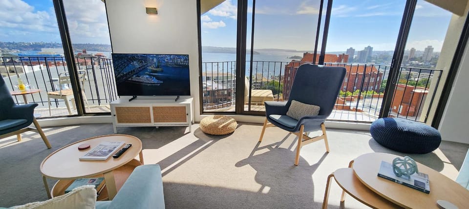 Natural landscape, TV and multimedia, View (from property/room), Balcony/Terrace, Living room, Seating area, City view