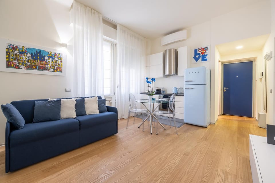 Living room, Seating area, Dining area, air conditioner