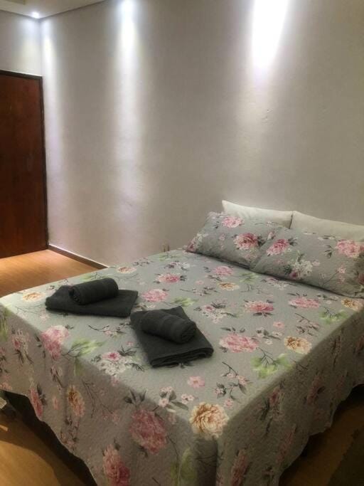 Confortável apartamento 2 quartos Aparecida SP Apartment in State of São Paulo