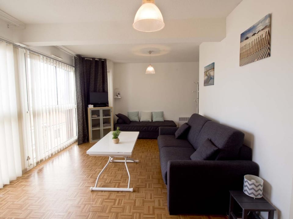 Studio lumineux proche plage et Arago Apartment in Les Sables-d'Olonne