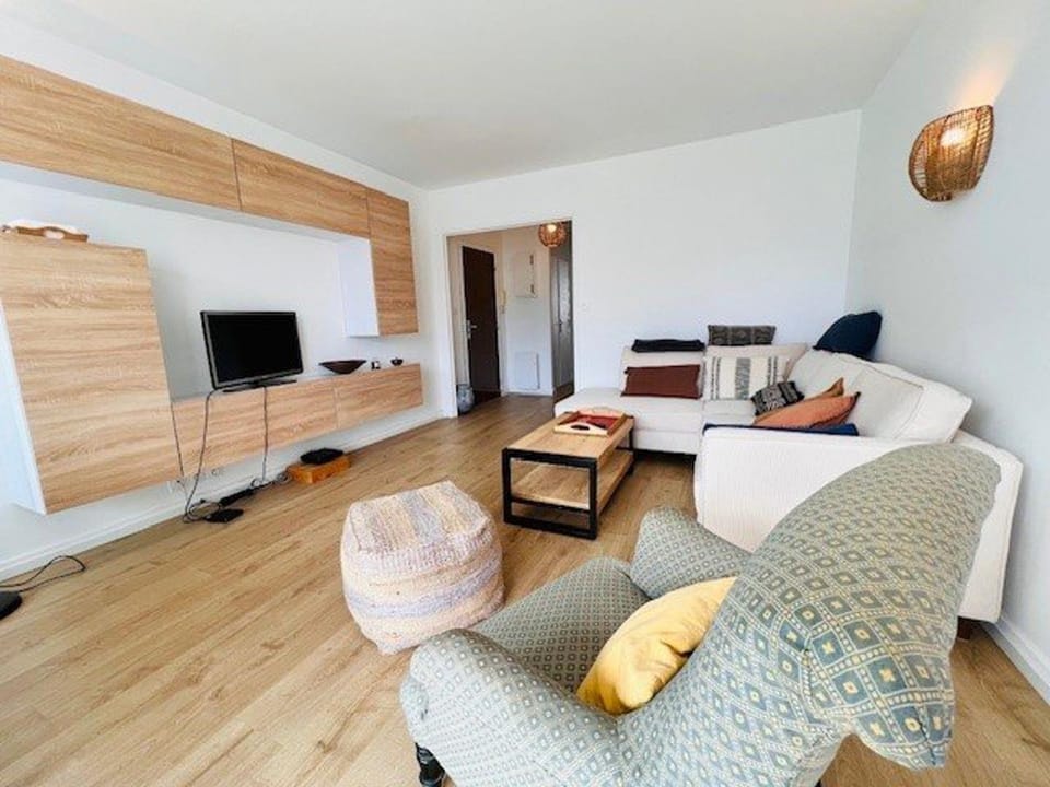 Appartement rénové centre-ville Quiberon - 65m² pour 4 pers avec balcon et parking - FR-1-478-271 Apartment in Quiberon