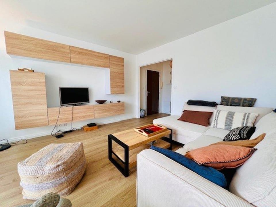 Appartement rénové centre-ville Quiberon - 65m² pour 4 pers avec balcon et parking - FR-1-478-271 Apartment in Quiberon