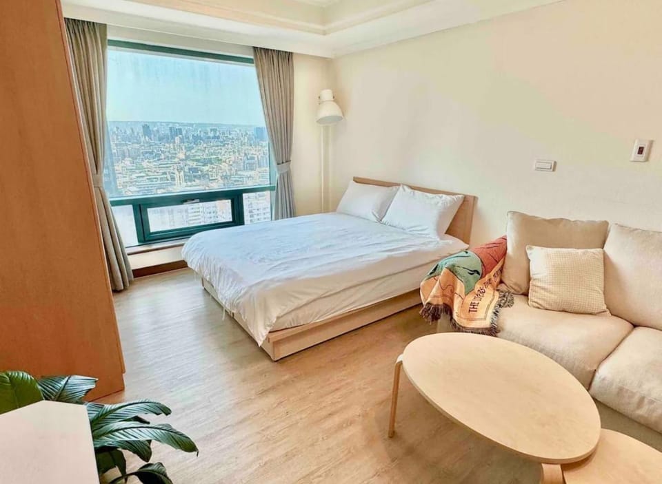 Bed, Living room, Bedroom