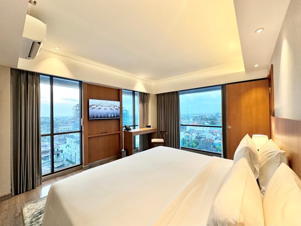 Bed, TV and multimedia, Bedroom