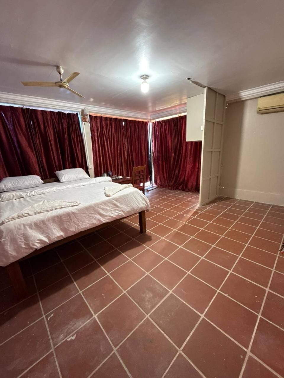 Photo of the whole room