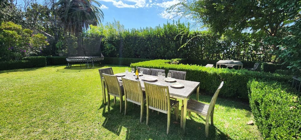 Day, Garden, Seating area, Dining area, Garden view