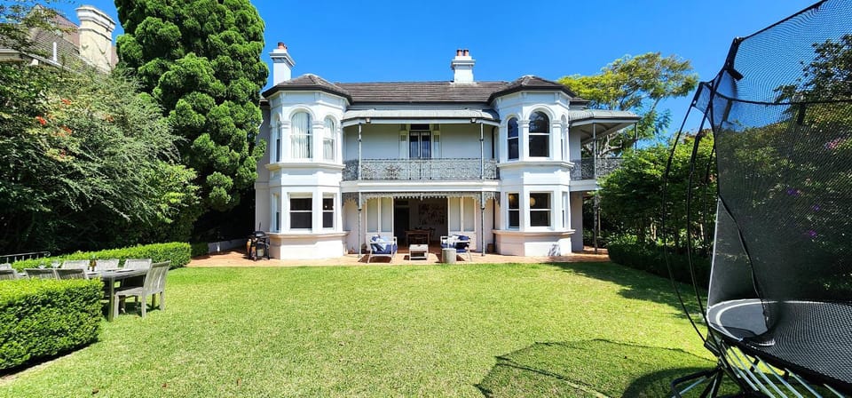 Property building, Patio, Day, Garden, Garden view
