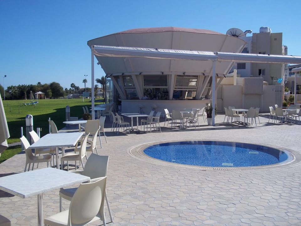 Swimming pool, Swimming pool