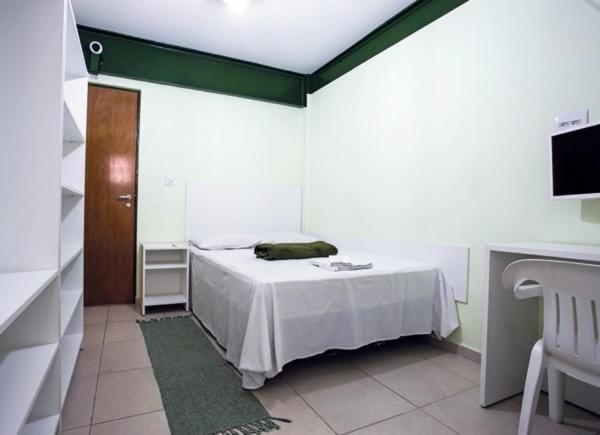 Bed, TV and multimedia, Bedroom