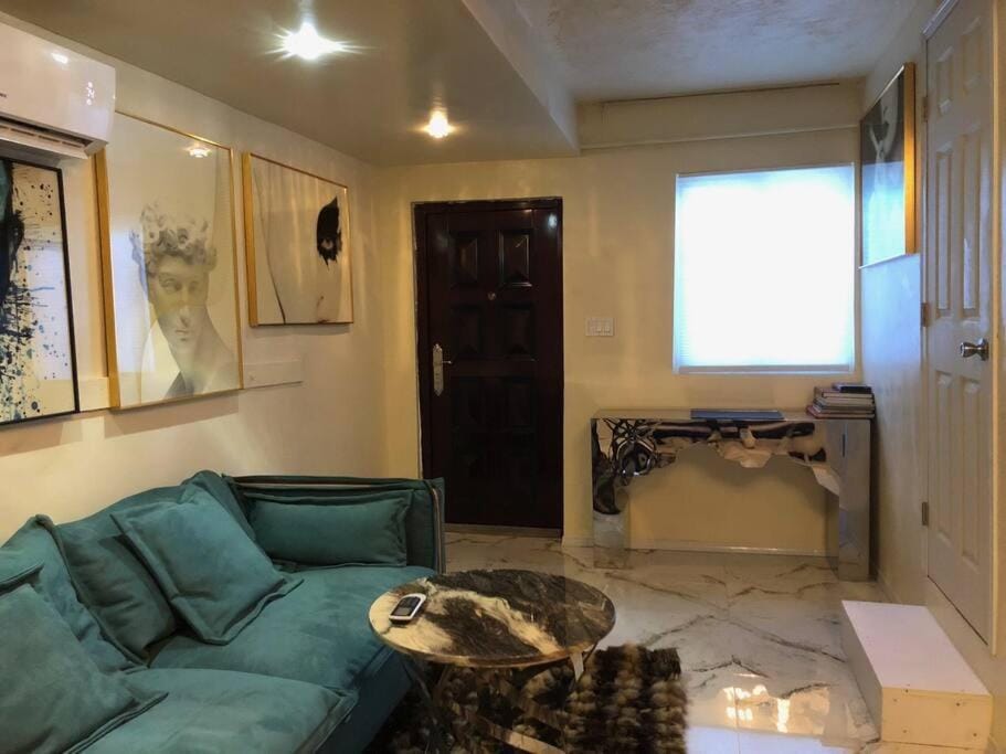 Stylish Apartment in Koreatown! Central Location!! Apartment in San Fernando Valley