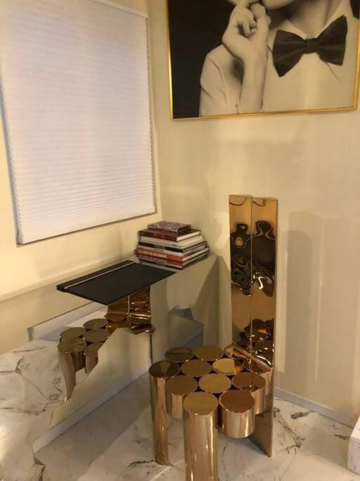 Stylish Apartment in Koreatown! Central Location!! Apartment in San Fernando Valley