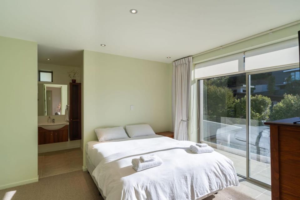 Elevated Views Little Kaiteriteri House in Tasman District, Tasman, New Zealand