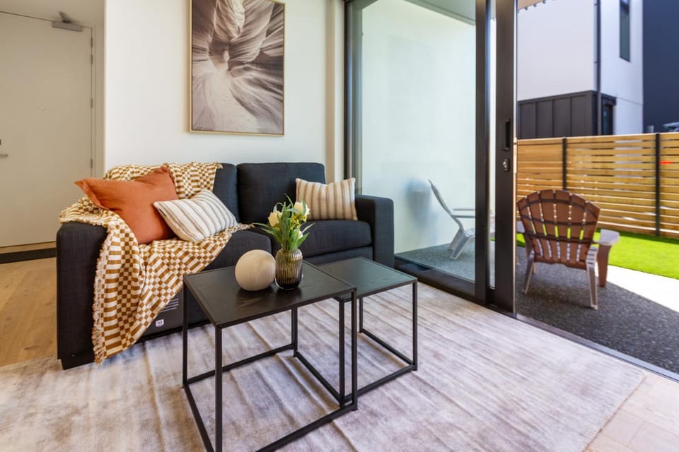 Facade/entrance, Neighbourhood, Garden, View (from property/room), Living room, Photo of the whole room, Decorative detail, Seating area, Garden view