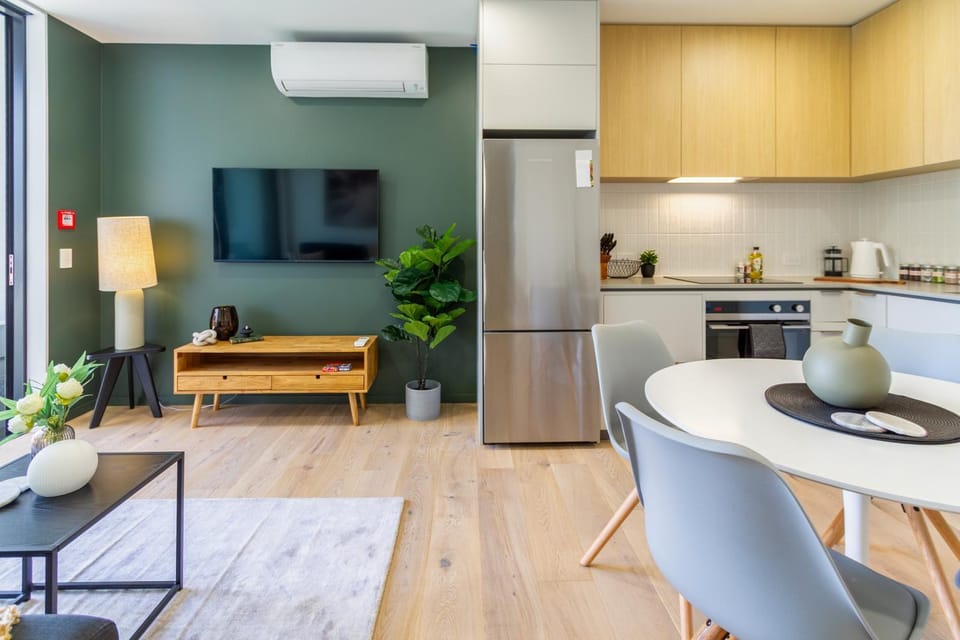 TV and multimedia, Coffee/tea facilities, Kitchen or kitchenette, Living room, Photo of the whole room, Decorative detail, Dining area, hair dresser, minibar, pet friendly, stove, air conditioner
