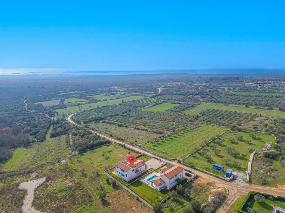 Nearby landmark, Day, Neighbourhood, Natural landscape, Bird's eye view, Sea view