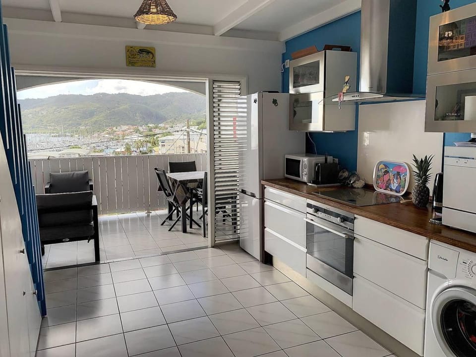 Kitchen or kitchenette, Dining area, dishwasher, oven, stove