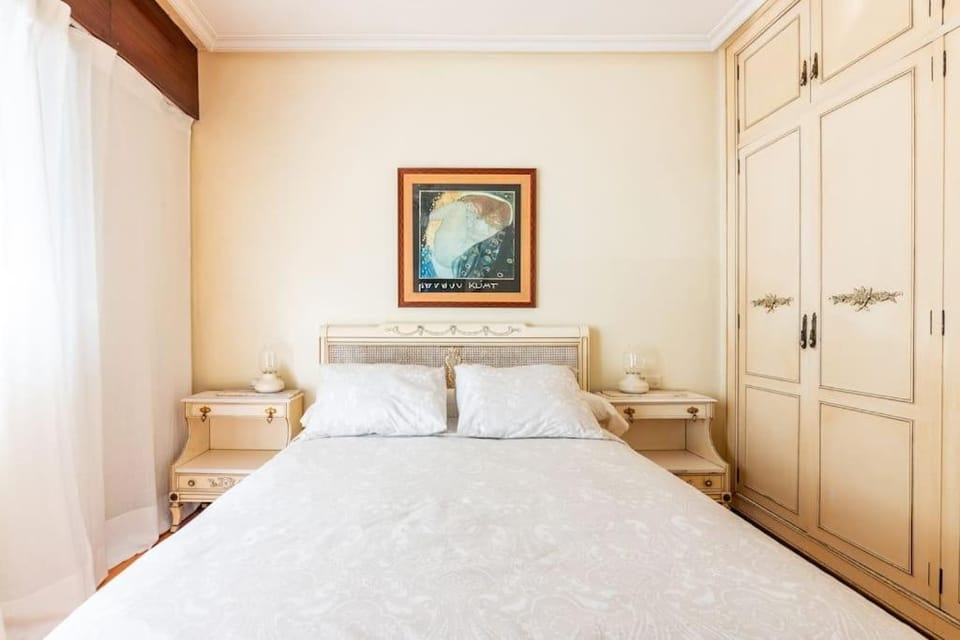 Amplio y acogedor piso en pleno barrio de Gros, en Donostia - San Sebastián Apartment in San Sebastian