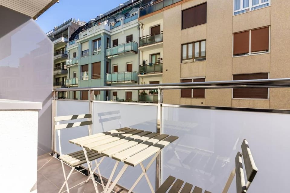 Amplio y acogedor piso en pleno barrio de Gros, en Donostia - San Sebastián Apartment in San Sebastian