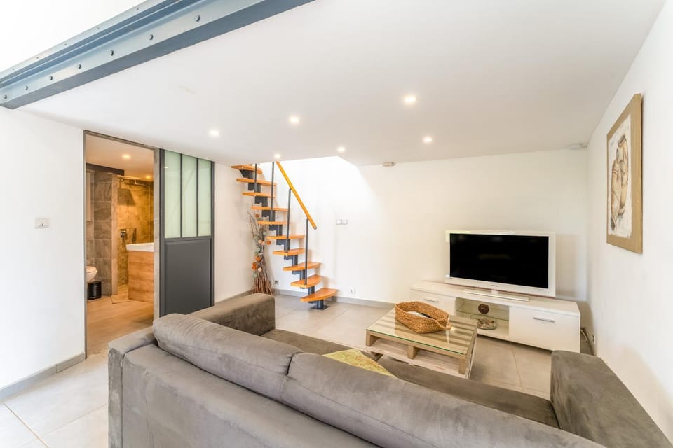 Property building, Living room